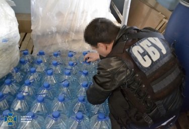 Фото 2 — В Украине прикрыли два цеха по производству контрафактных антисептиков (ФОТО, ВИДЕО)