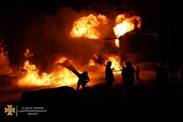 Фото 2 — Военные РФ уничтожили в Днепропетровской области нефтебазу и обстреляли завод (ФОТО, ВИДЕО)