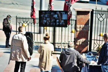 Фото 2 — В Киеве под стенами суда устроили zoom-пикет против братьев Суркисов (ФОТО)