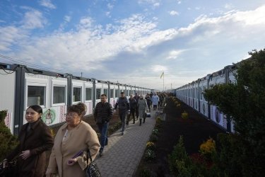 Фото 2 — В Василькове открыли модульный городок для ВПЛ и жителей разрушенного авиаударом дома