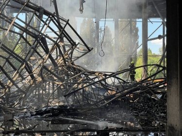 Фото 3 — Росіяни знищили склад Червоного Хреста з гуманітарною допомогою на 80 млн грн