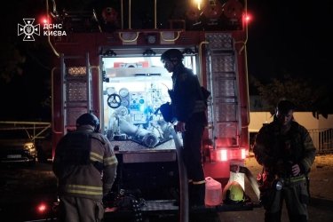 Фото 4 — Армія РФ атакувала Київ: пошкоджена будівля уряду, є загиблі та поранені (ФОТО)