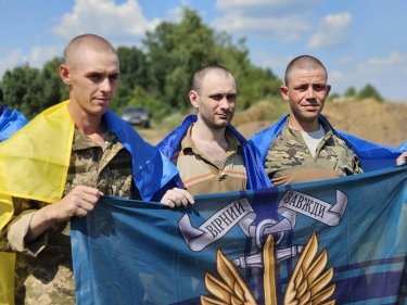 Фото 3 — Украина освободила из российского плена еще 95 защитников