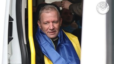 Фото 7 — Україна повернула додому ще 25 полонених (ФОТО)