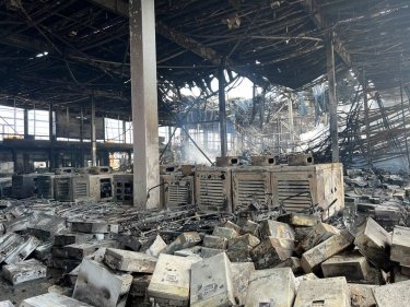 Фото 4 — Росіяни знищили склад Червоного Хреста з гуманітарною допомогою на 80 млн грн