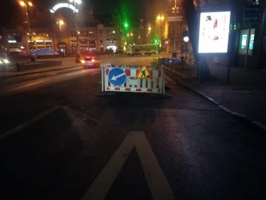Фото 2 — В Киеве прорвало водопровод на Бессарабке: проезд по бульвару Шевченко ограничили (ФОТО)