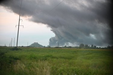 Фото 3 — РФ атаковала американский завод по производству электроники в Мукачево, 15 раненых