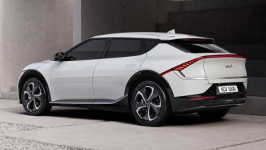 Фото 2 — KIA показала свой первый электромобиль EV6 (ФОТО)