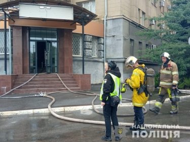 Фото 11 — Очередной обстрел Харькова вызвал пять пожаров: спасатели показали тушение крупнейшего (ФОТО, ВИДЕО)