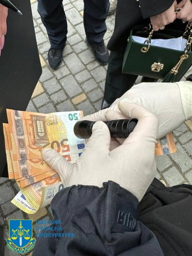 Фото 10 — Полиция и СБУ поймали таможенника на взятке за ввоз из Молдовы 4 миллиона гривен (ФОТО)