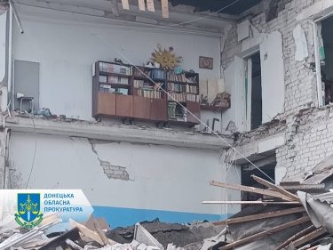 Фото 5 — Россияне обстреляли школу в Донецкой области: погибли учитель и бухгалтер, еще 6 человек ранены (ФОТО)
