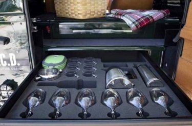 Фото 6 — В США разработали Land Rover с двигателем от Chevrolet и мини-баром в багажнике (ФОТО)