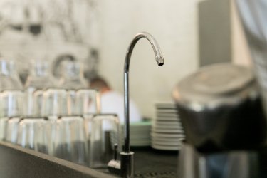 Фото 5 — В Киеве тестируют приложение, показывающее бюветы и заведения, где можно бесплатно набрать питьевой воды