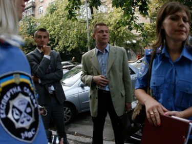 Фото 2 — Милиция силой вернула государству имущество "Надра Украины" (фото)