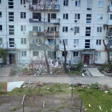 Фото 5 — На Луганщині росіяни зруйнували понад 60 будинків, горять цілі вулиці, — Гайдай