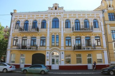 Фото 2 — В Киеве задержали лиц, пытавшихся переоформить здание "Росатома", чтобы избежать национализации