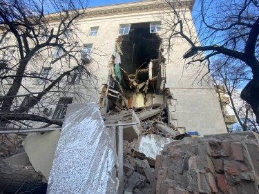 Фото 3 — Армия РФ нанесла удар по центру Херсона