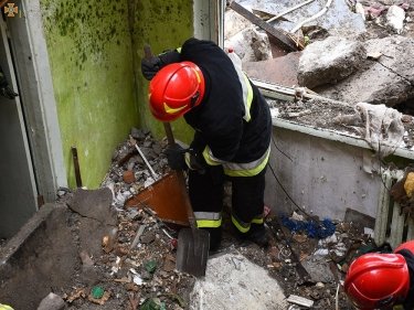 Фото 5 — Число жертв удара по пятиэтажке в Николаеве увеличилось до семи (ФОТО, ВИДЕО)