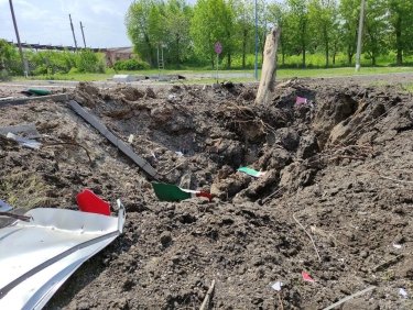 Фото 10 — Оккупанты продолжают масштабные обстрелы Луганщины: повреждены еще десятки домов, в Северодонецке погибли люди