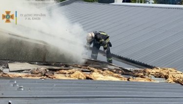 Фото 7 — Пожар в Киеве: на Куреневке горели склады (ФОТО)