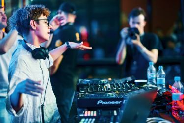 Фото 4 — В этом году было как никогда много зарубежных туристов — Роман Тугашев, "Белые ночи"