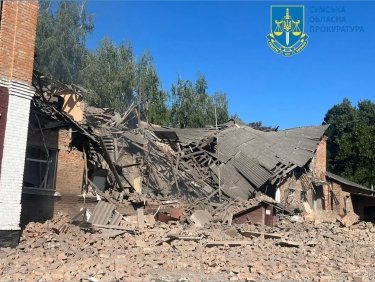 Фото 7 — Россияне ударом дрона разрушили школу в Ромнах: погибли директор и трое сотрудников (ФОТО, ВИДЕО)