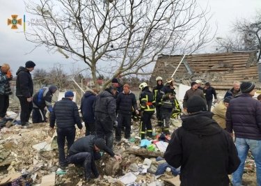 Фото 9 — В селе к югу от Киева из-за обстрела погибли пять человек, разрушены дома (ФОТО)