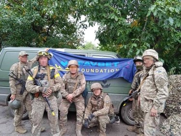 Фото 4 — Favbet Foundation разом із партнерами передав ЗСУ п’ять авто і комплекти зимової амуніції