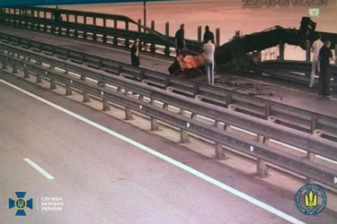 Фото 2 — СБУ втретє підірвала Кримський міст: 1100 кг вибухівки заклали під водою (ВІДЕО)