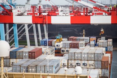 Фото 5 — Как ТИС принял первое судно обновленного сервиса Maersk