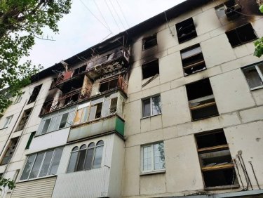 Фото 3 — Оккупанты продолжают масштабные обстрелы Луганщины: повреждены еще десятки домов, в Северодонецке погибли люди