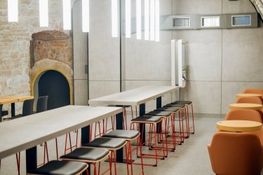 Фото 3 — У Львові відкрився сучасний McDonald's у історичній будівлі (ФОТО)