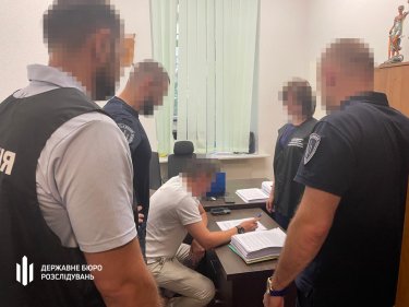 Фото 6 — Підприємця-депутата з Кіровоградщини викрили на постачанні "псевдовійськового" одягу на 21 мільйон (ФОТО)