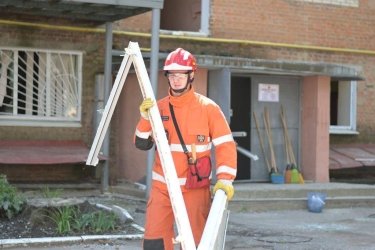 Фото 9 — В Сумах завершили разбор завалов училища после ракетного удара РФ: сколько погибших (ФОТО)