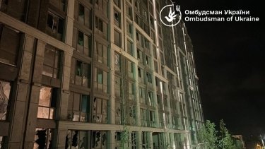 Фото 13 — Войска РФ нанесли удар по Днепру, попав во многоэтажку и здание СБУ: есть пострадавшие (ФОТО, ВИДЕО)