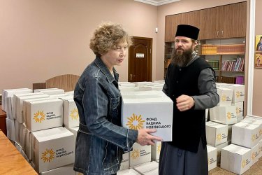 Фото 7 — УПЦ та Фонд Вадима Новинського роздали більше 40 тисяч продуктових наборів жителям України, які страждають від війни