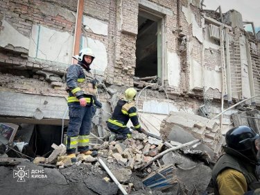Фото 8 — Армія країни-агресора вдарила по Києву балістичними ракетами, є постраждалі (ФОТО)