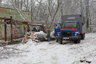 Фото 9 — На юге Украины из-за снега закрыли дороги, фуры не пускают даже в Киев (ФОТО, ВИДЕО)