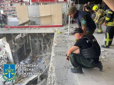 Фото 4 — В Харькове в результате обстрела войсками РФ обрушился супермаркет (ФОТО)