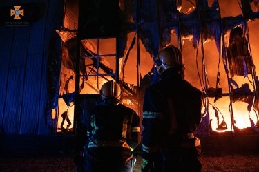 Фото 25 — В Тернополе сгорел завод по производству пенопласта (ФОТО, ВИДЕО)