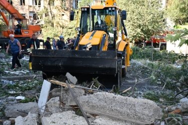 Фото 9 — Число погибших в результате удара по пятиэтажке в Николаеве увеличилось до пяти (ФОТО, ВИДЕО)