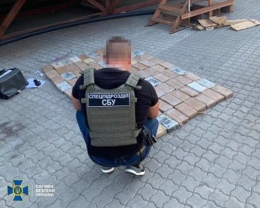 Фото 3 — В порту "Южный" задержали рекордную партию кокаина (ФОТО, ВИДЕО)