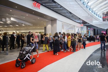 Фото 21 — Первый пошел: как флагманский магазин H&M в Lavina Mall открывали — фото