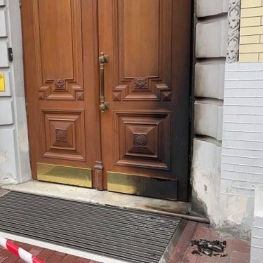Фото 4 — В Киеве будут судить поджигателя дверей офиса омбудсмена и Верховного суда