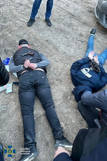 Фото 3 — В Одесі зловили прикордонників, які "вибивали" гроші з людей: попалися на викраденні бізнесмена (ФОТО, ВІДЕО)