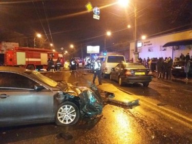 Фото 8 — В Одессе столкнулись пять машин: два человека погибли, шестеро в больнице (ФОТО)