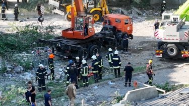 Фото 7 — Число погибших в результате удара по пятиэтажке в Николаеве увеличилось до пяти (ФОТО, ВИДЕО)