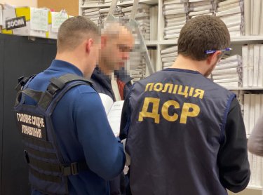 Фото 2 — Чиновники Одесского морпорта заочно продлевали документы моряков, чтобы тех не мобилизовали - полиция
