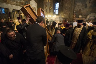 Фото 11 — Кирилл снял крест: в Печерскую Лавру привезен крест Андрея Первозванного (ФОТО)