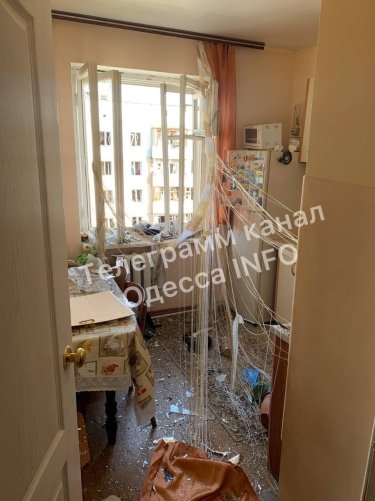Фото 9 — В Одессе три человека погибли из-за попадания обломков дрона в многоэтажку (ФОТО, ВИДЕО)